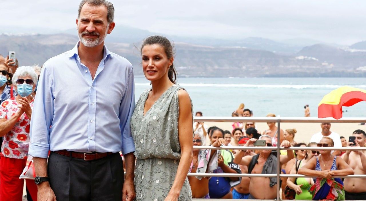 Reclaman más presencia activa de la reina Letizia y sus hijas