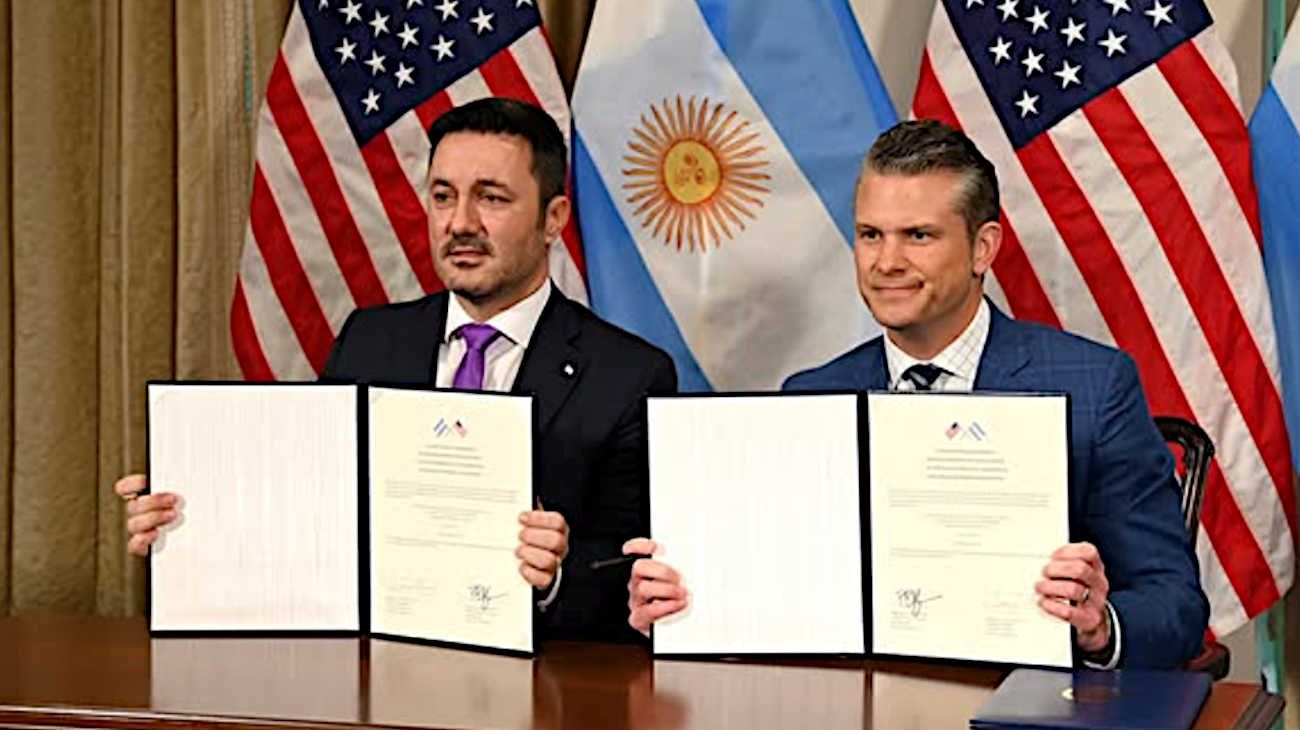 Avanza la modernización militar: Argentina firmó acuerdo por blindados Stryker en Washington