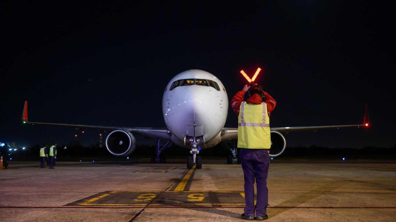 Sinopharm: el Gobierno prepara 10 vuelos a China para traer 8 millones de dosis