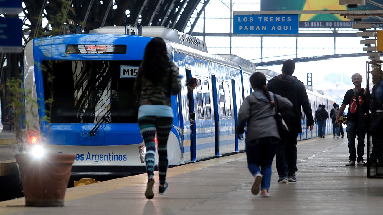 Ferrocarril Roca: manifestantes levantaron el corte de vías, aunque persistirán las demoras