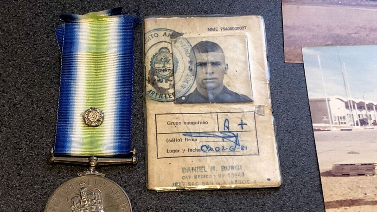 Encuentran la cédula militar de un excombatiente de Malvinas en un sitio de subastas