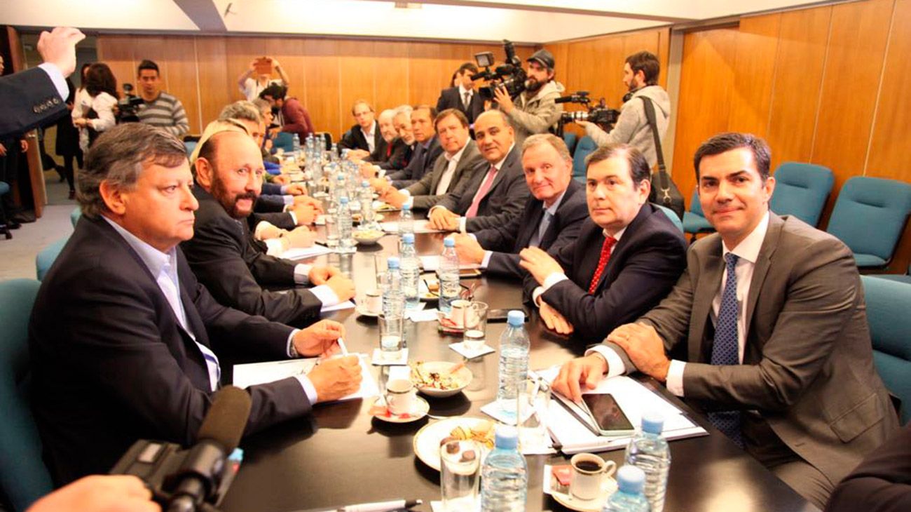 Los gobernadores se reúnen antes de entrevistarse con Mauricio Macri