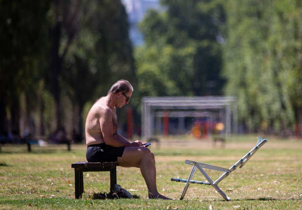 Calor, lluvias y vientos fuertes: cómo estará el clima durante el fin de semana largo en el AMBA
