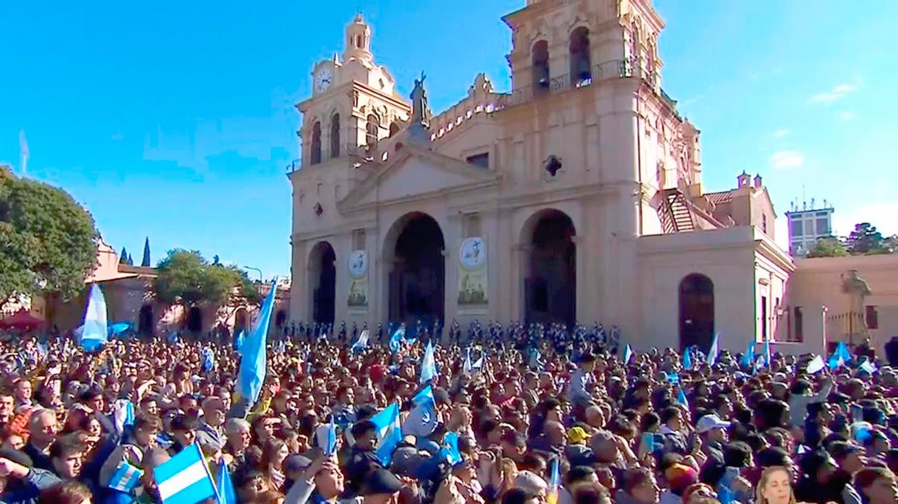 “Ley de Bases”, el hit cordobés de un acto rodeado de anillos de seguridad
