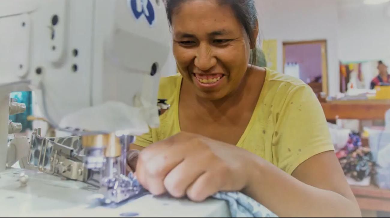 Una cooperativa textil wichi fabricó más de 14 mil prendas para grandes supermercados