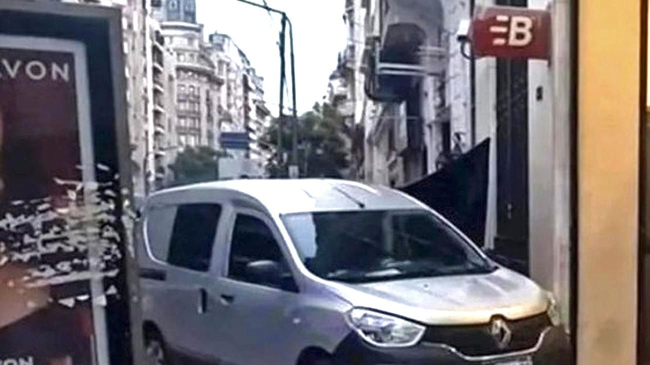 Balvanera: sufrió un paro cardíaco mientras manejaba, chocó y murió