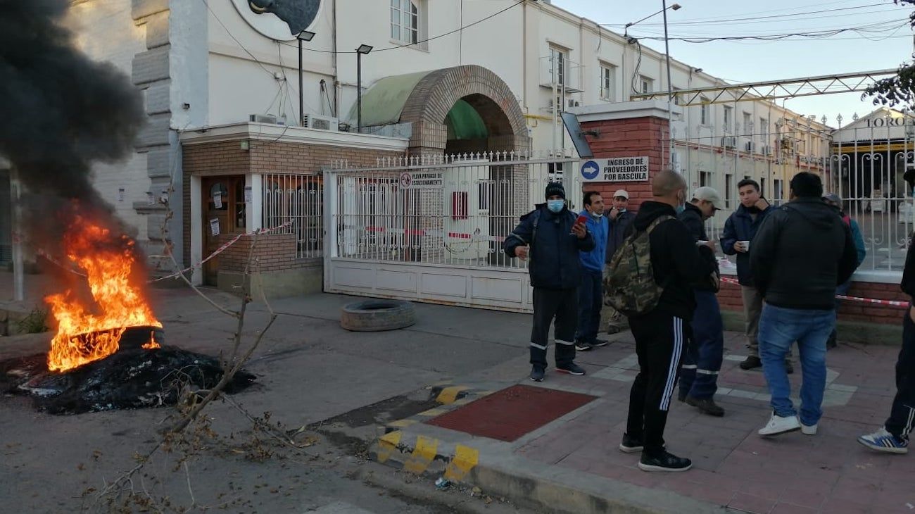 Bodegas denuncian atentados en el paro de los trabajadores vitivinícolas