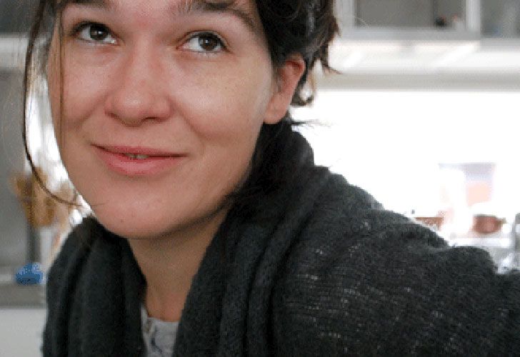Profesora denuncia que la echaron por "atea y abortista"