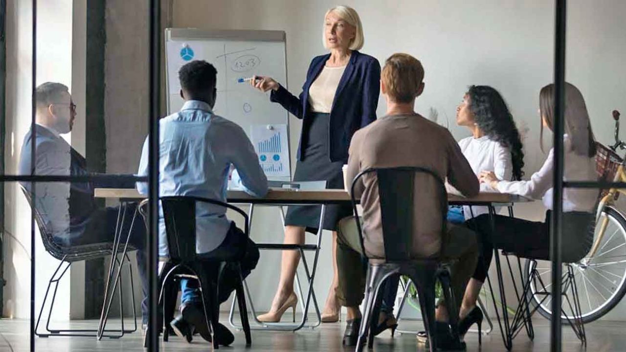 "Generación Silver", quiénes son y porqué es difícil su inserción laboral