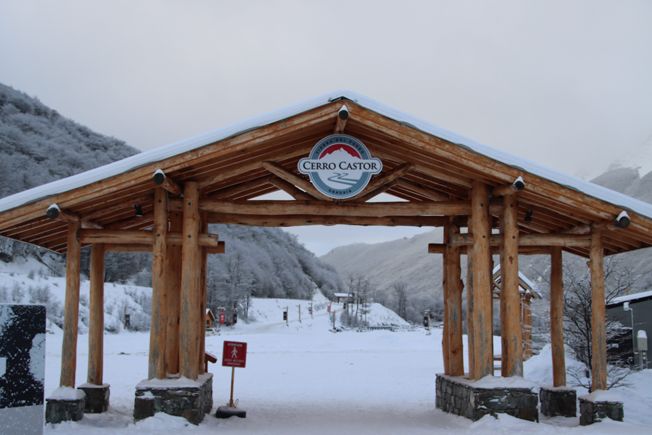 Cerro Castor con nieve hasta la base y nueva telesilla para el inicio de la temporada el 27 de junio