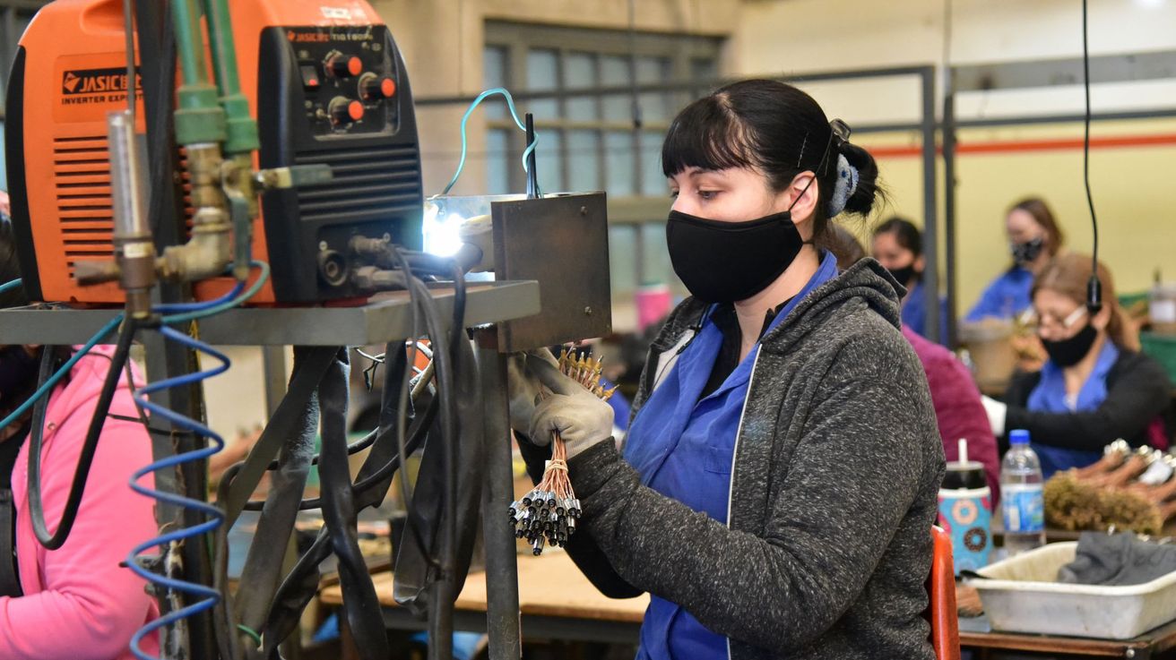 La producción PyME siguió cayendo en marzo (-11,9%) y perdió terreno también en la comparación interanual