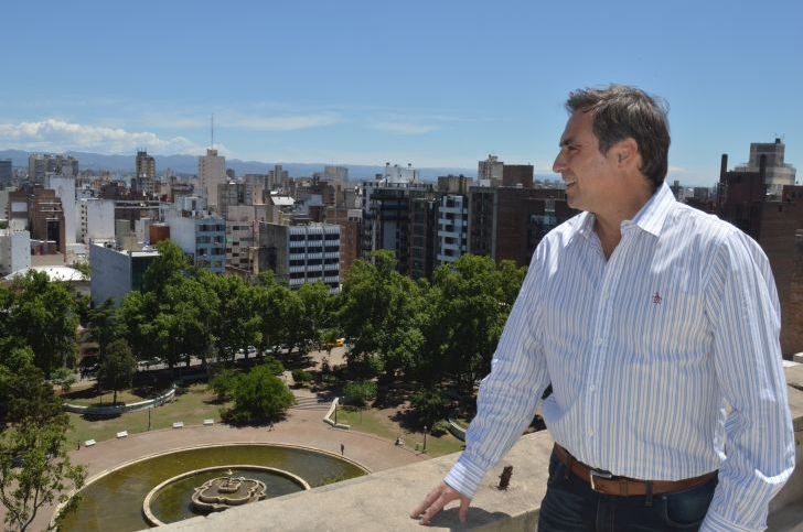 “Para gobernar una provincia hace falta equipo y gente con experiencia”