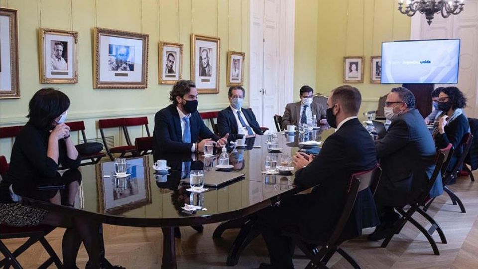 El Gobierno sacará un DNU con restricciones para postergar la segunda ola de coronavirus