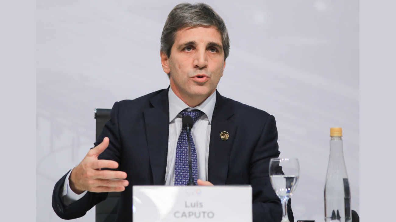 Luis Caputo se reunió con banqueros para llevar tranquilidad sobre las Leliq