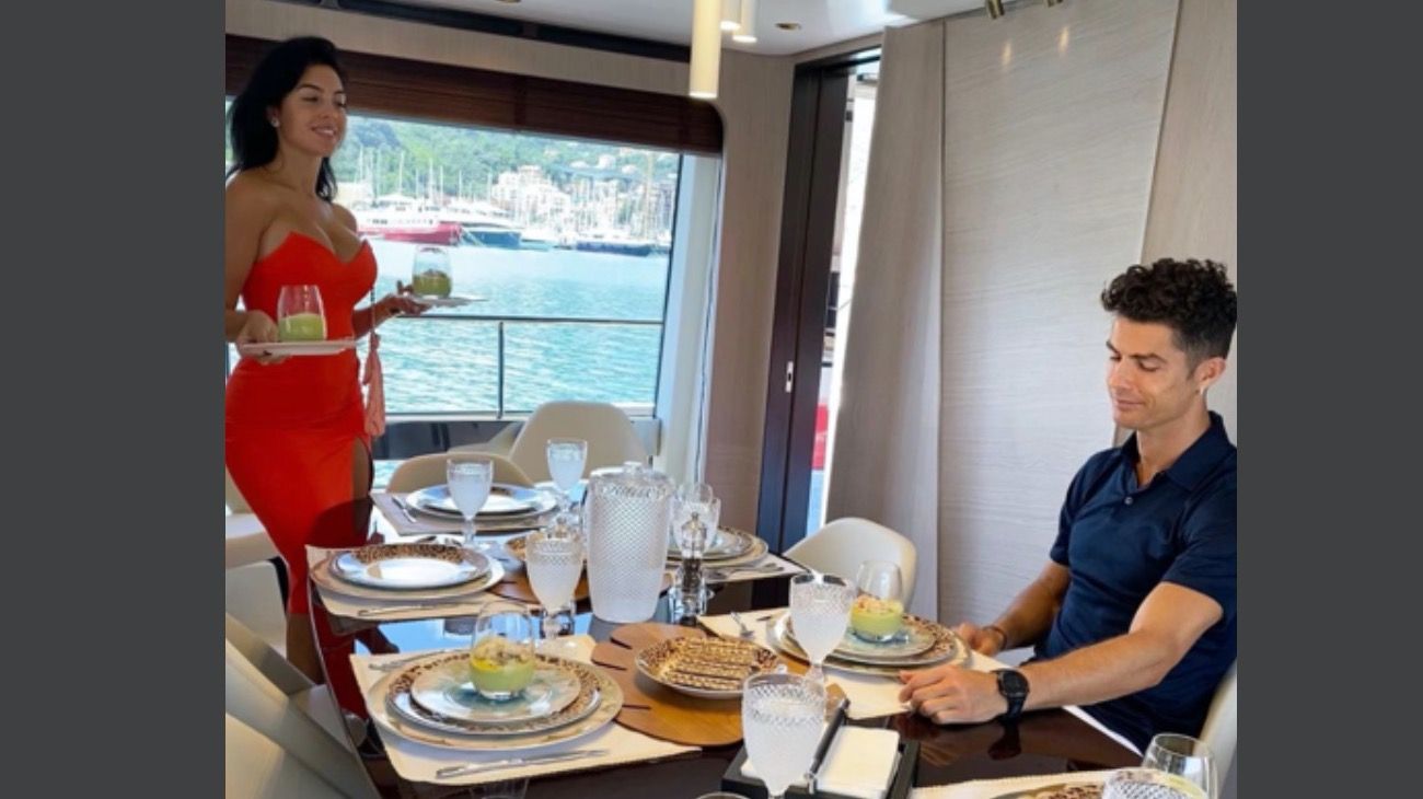Ronaldo también de vacaciones al "estilo Messi" pero con yate propio