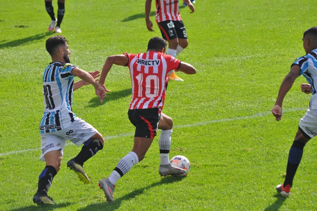 Dos pelotazos en contra