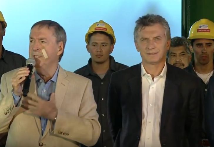 Descuido PRO | Con cascos de Odebrecht de fondo, Macri inauguró una obra