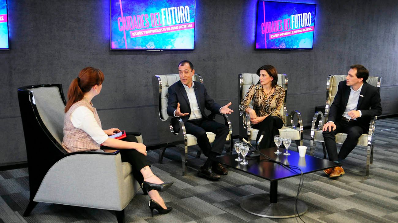 Mariale Álvarez, Diego Prado y Gabriel Pérez, los panelistas de Ciudades del Futuro