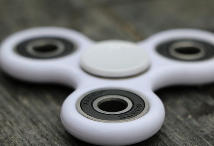 Piden tomar precauciones sobre el uso del spinner, el juguete de moda