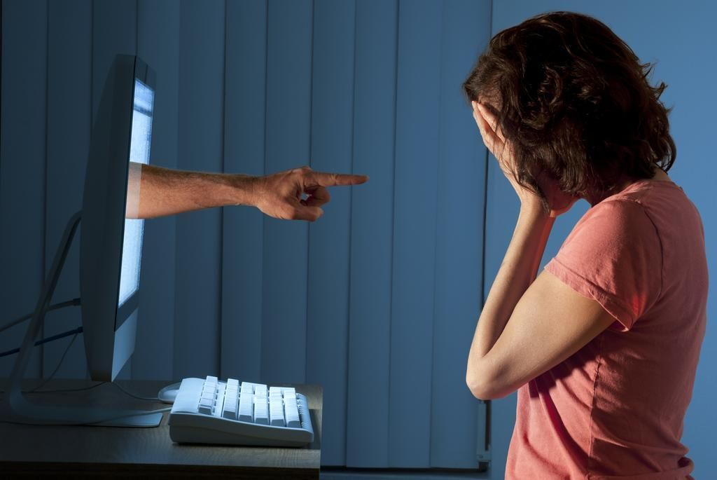 Cada vez más jóvenes bloquean en redes sociales por insultos