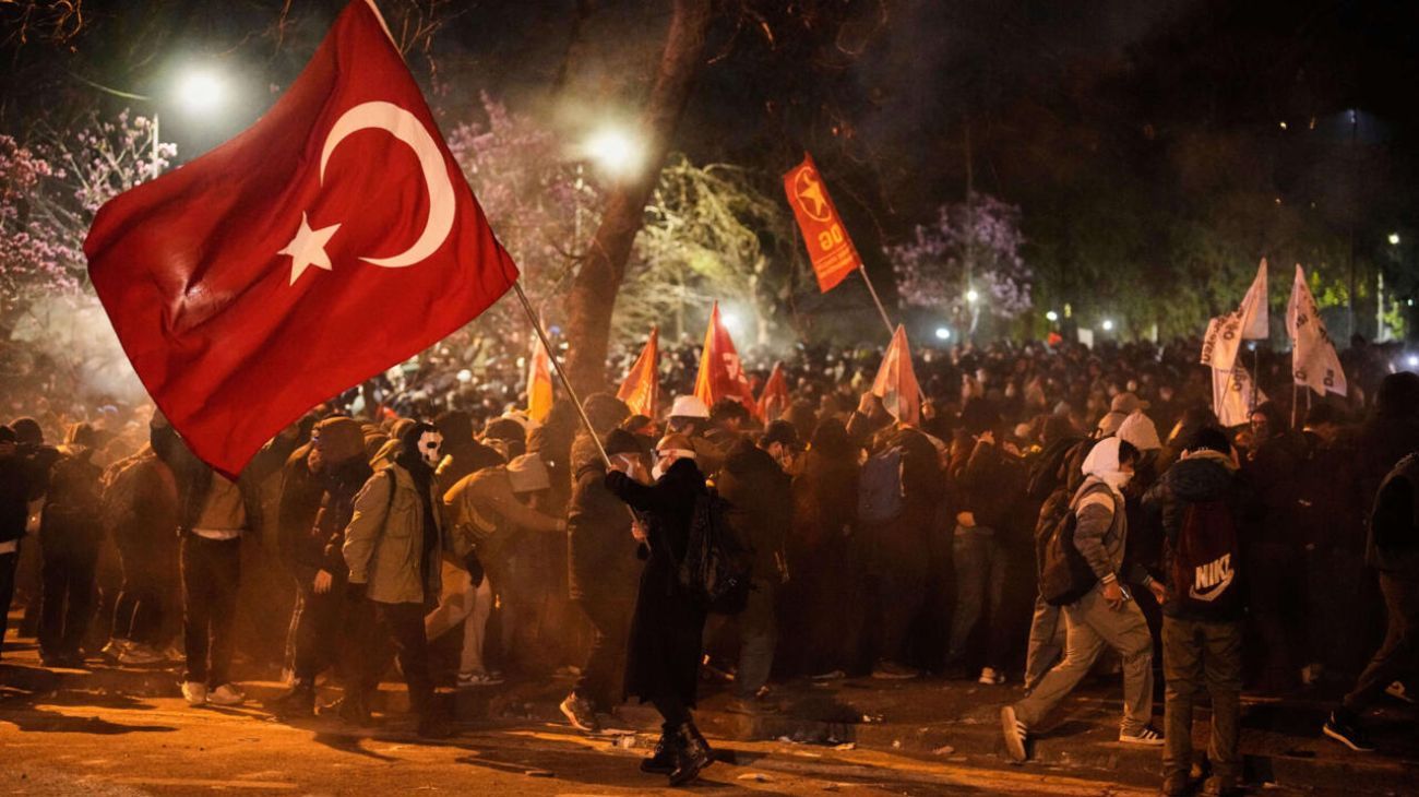 Crece la tensión en Turquía: la policía arrestó a más de 1400 personas desde que comenzaron las protestas