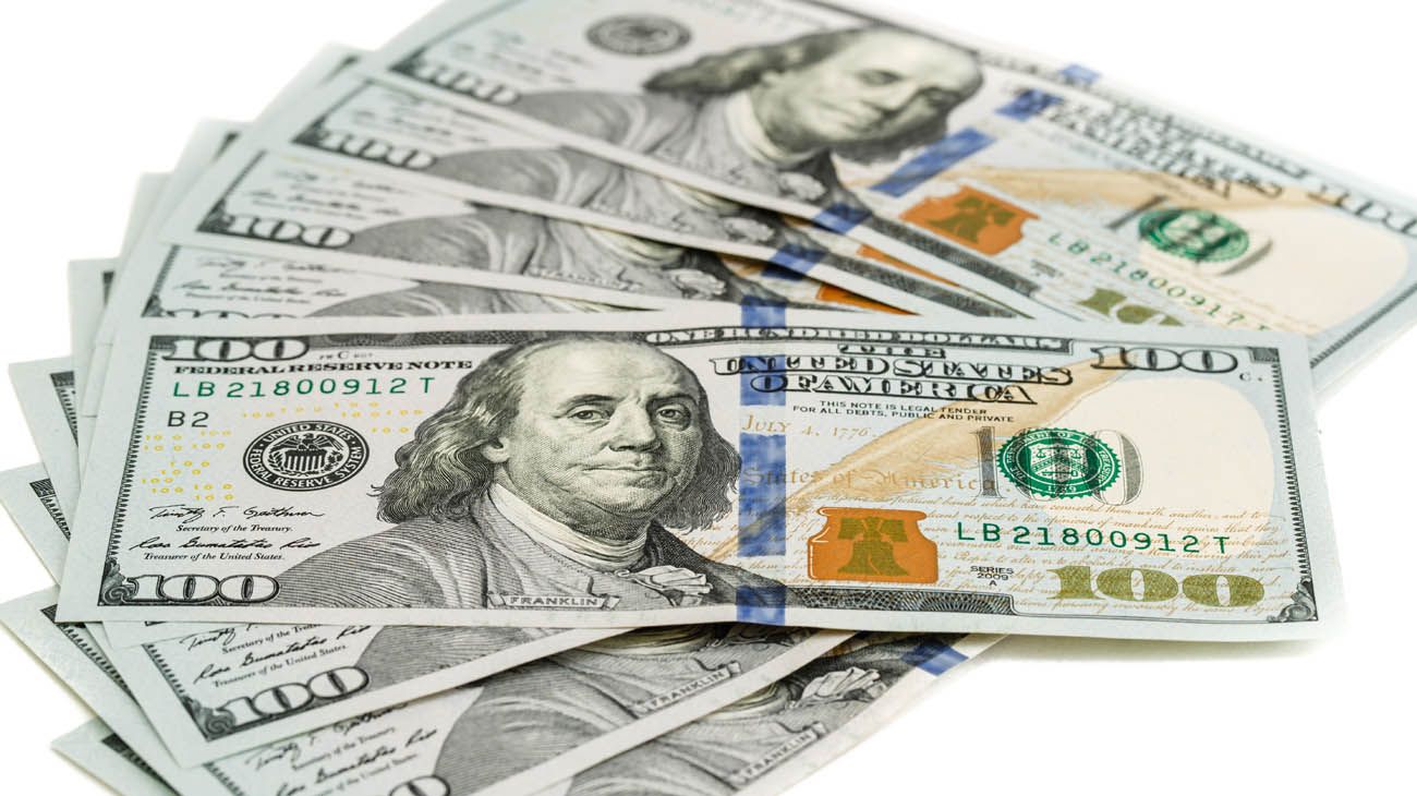 Dólar blue hoy: cerró a $375 para la compra y $378 para la venta