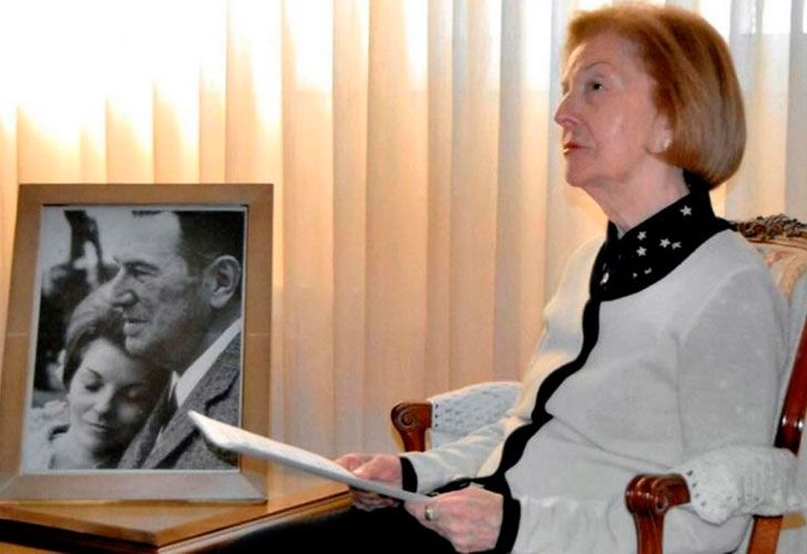 Isabel Perón reapareció para despedirse del "Momo" Venegas