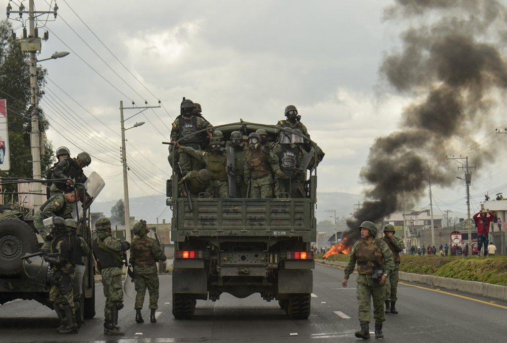 Entre violentas protestas, Ecuador acusó "al sátrapa de Maduro" y Correa de desestabilización