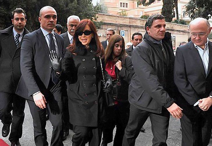 Unos 50 custodios para la ex presidenta