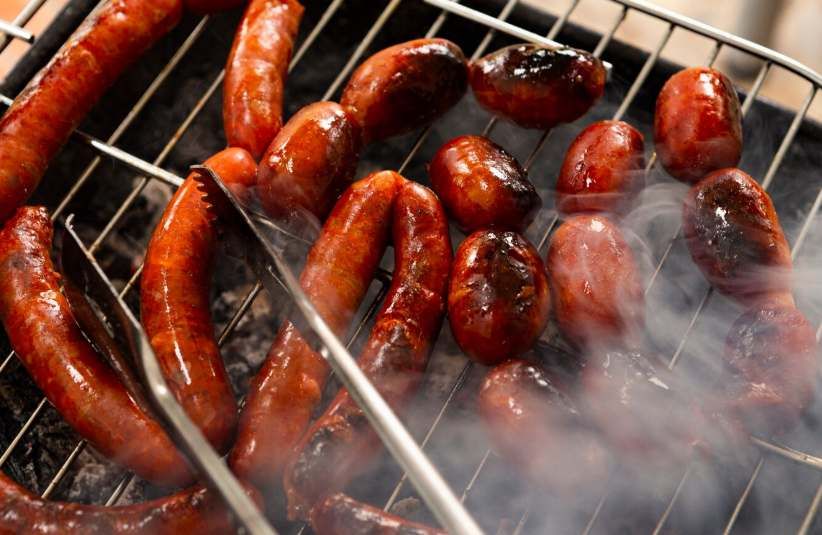 Por qué no deberías asar carne curada: el riesgo invisible de las nitrosaminas