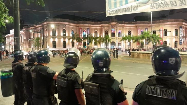 Cacerolazo en Córdoba: cinco detenidos y cinco heridos tras la protesta contra el DNU