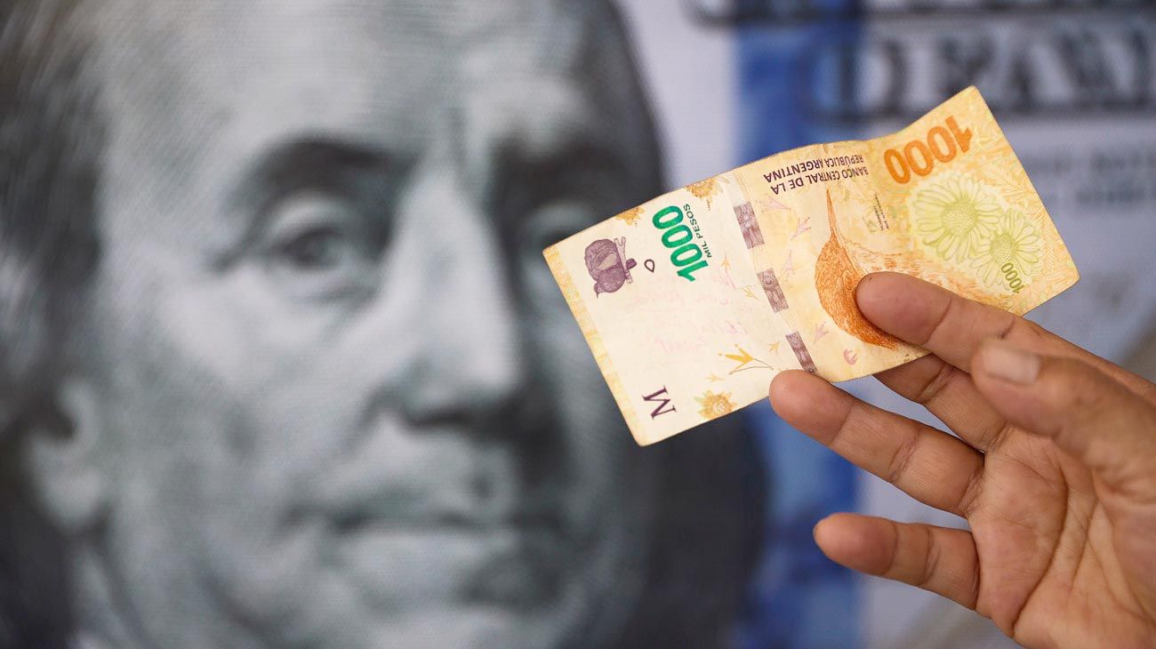 El dólar oficial aumentó $ 40 en la última semana y cerró a $ 1.515