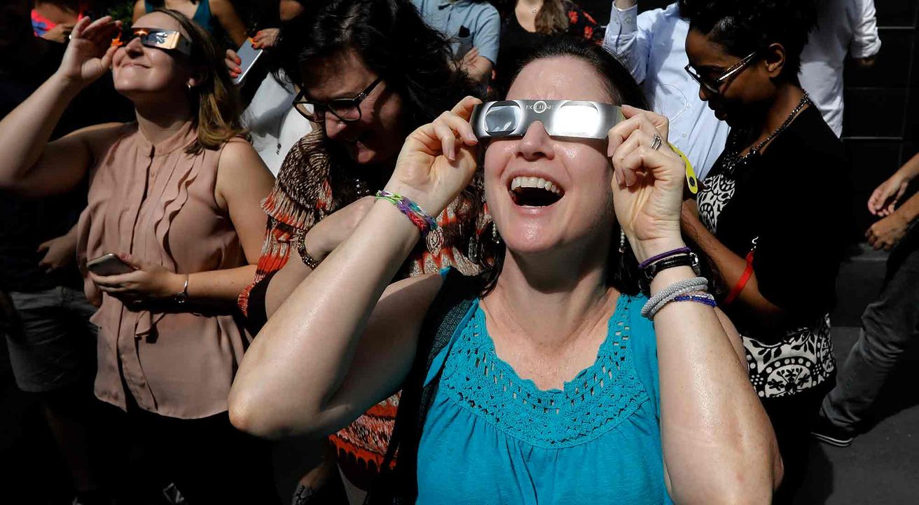 Cómo ver el eclipse de sol del 2 de julio sin riesgos