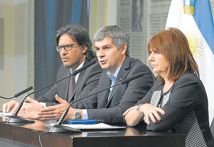 Macri tuvo una breve charla con la mamá de Maldonado, pero no hizo declaraciones