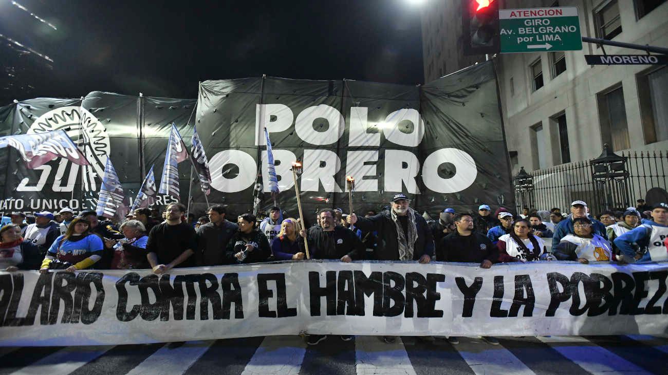 Unidad piquetera marcha a Plaza de Mayo en una "jornada nacional de lucha contra el ajuste y la derecha"