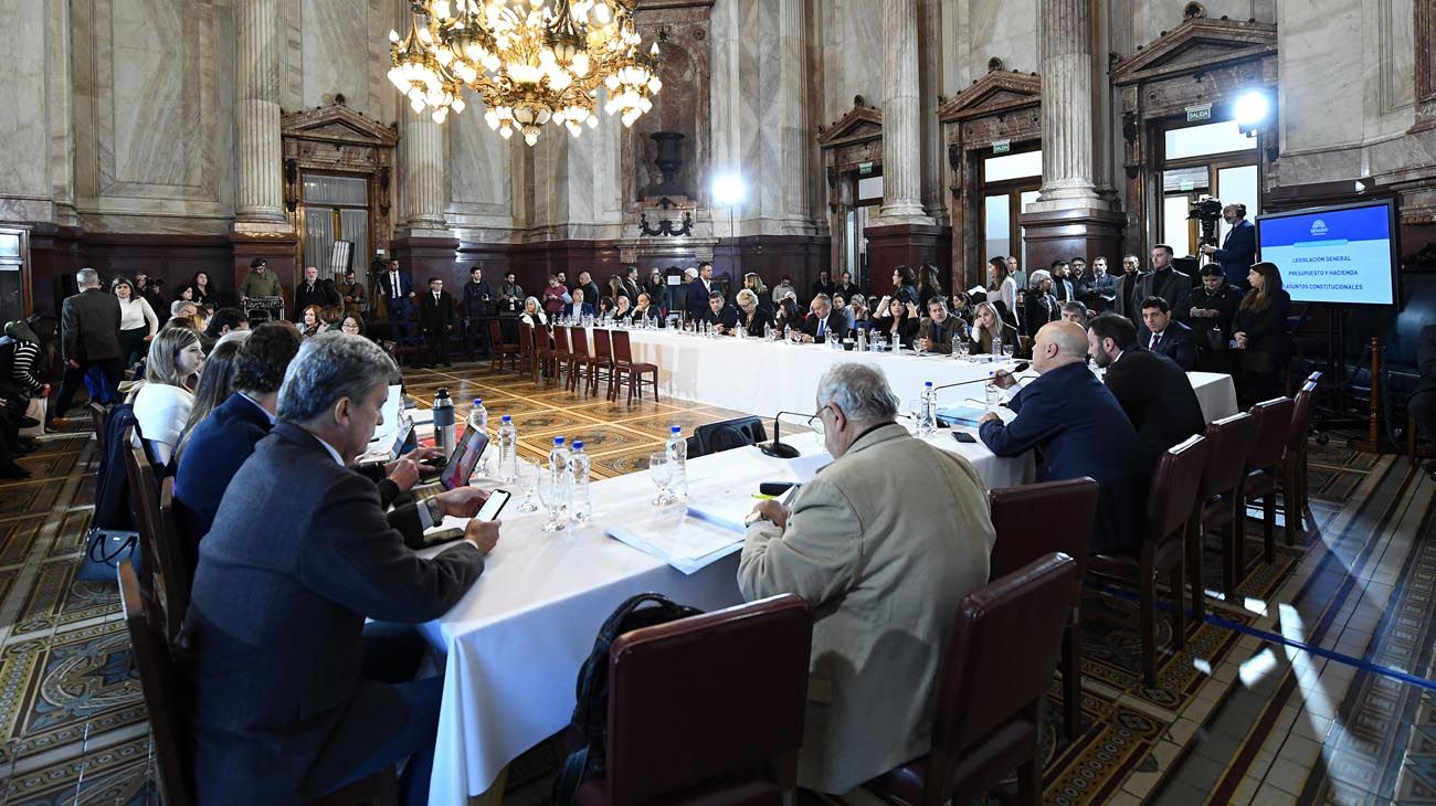 El tratamiento de la Ley Bases en el Senado no obtuvo dictamen y pasó a un cuarto intermedio