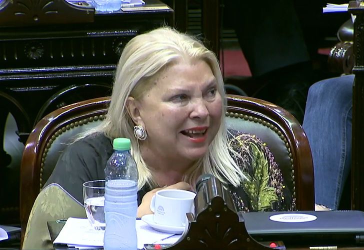 Elisa Carrió tiene miedo a ser envenenada: "Los custodios me llevan el agua"
