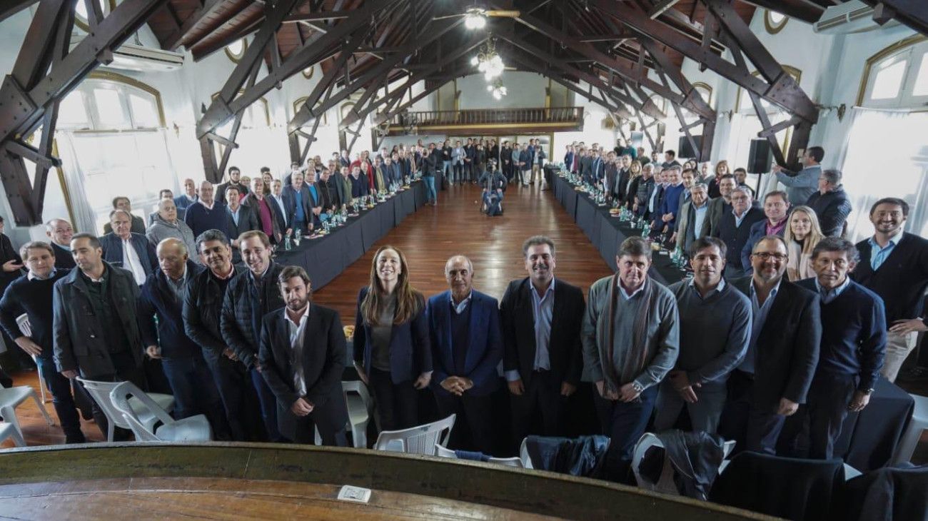 Vidal reunió a los intendentes para diagramar su cierre de campaña "peronista" en Platense