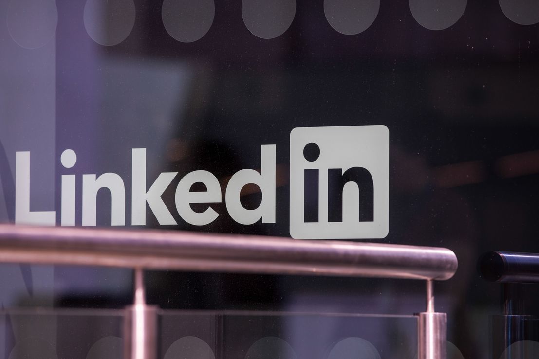 Por caída de la demanda, LinkedIn despedirá a casi 700 personas