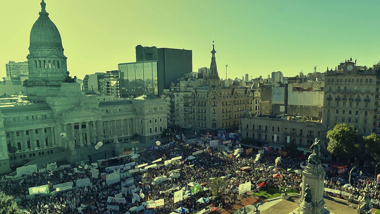 Del asco a la ira, cómo se tambalea la democracia