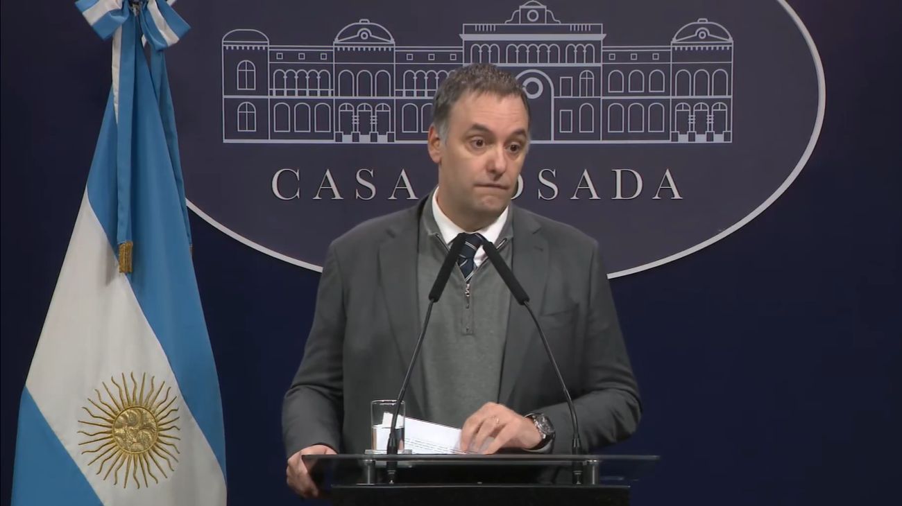 Tras 20 días de silencio, Manuel Adorni no aceptó preguntas y habló en tono de campaña