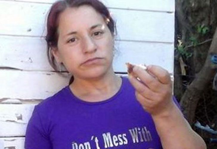 Hallaron a una mujer enterrada en una casa y detuvieron a su pareja