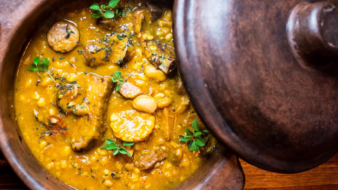 ¿Qué es y cuánto sale hacer un buen locro para este 25 de mayo?