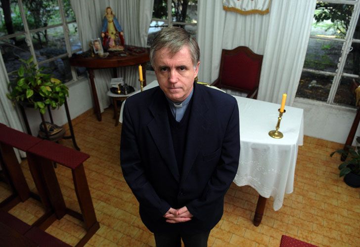 Cuáles son las dos causas que también acorralan al padre Grassi