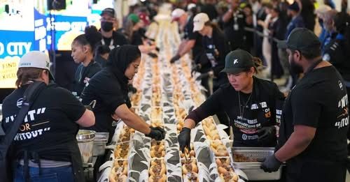 Reparten 366 metros de sandwiches de carne