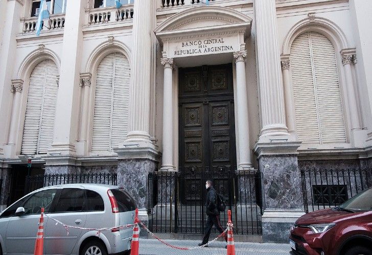 El BCRA agregó nuevas restricciones para las empresas que quieran comprar dólares