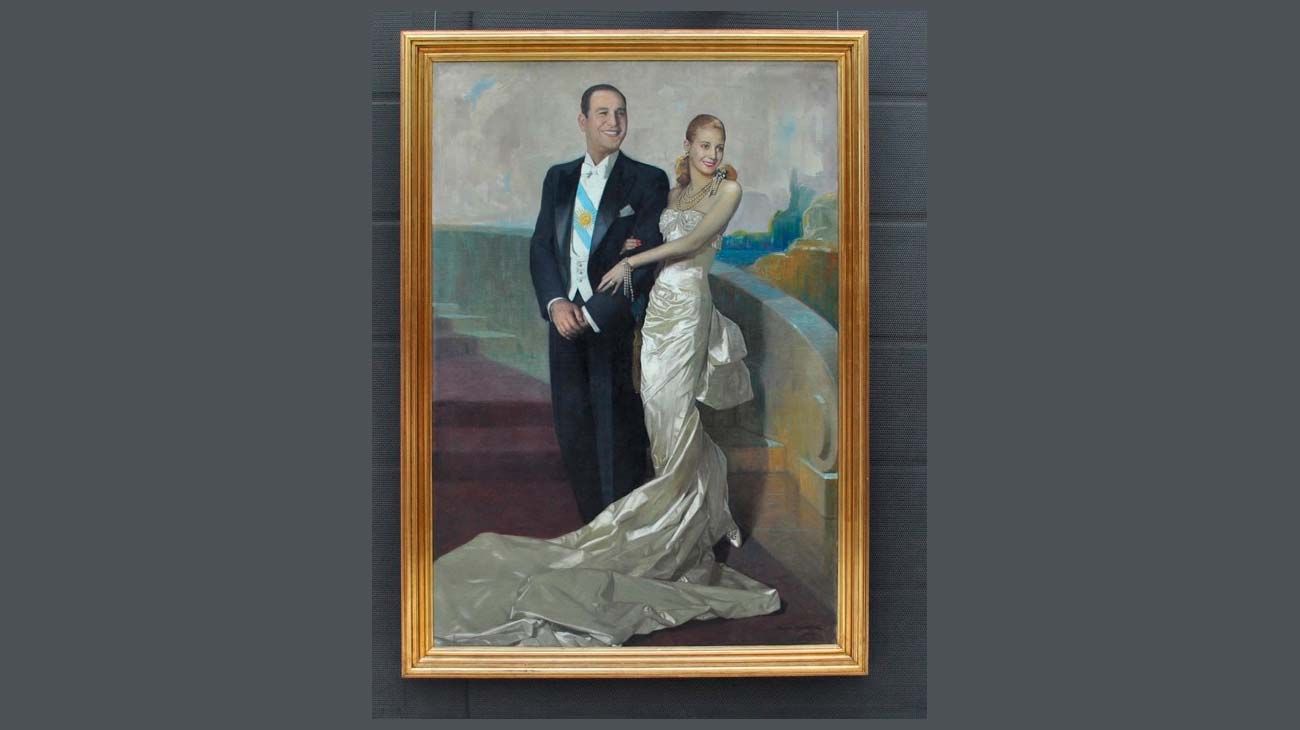 El cuadro de la discordia: la historia del imponente retrato de Perón y Evita que el Gobierno descolgó