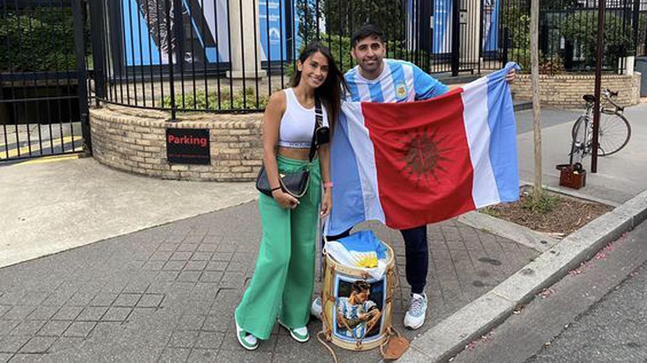 "Gracias por tu humildad": un argentino fue a París, le tocó el timbre a Messi y lo atendió Antonela Roccuzzo