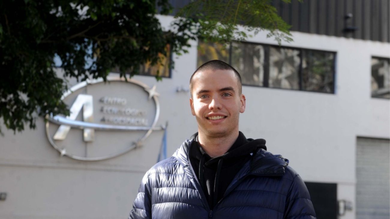 El primer ingeniero aeroespacial de la Argentina explica el secreto de los nanosatélites