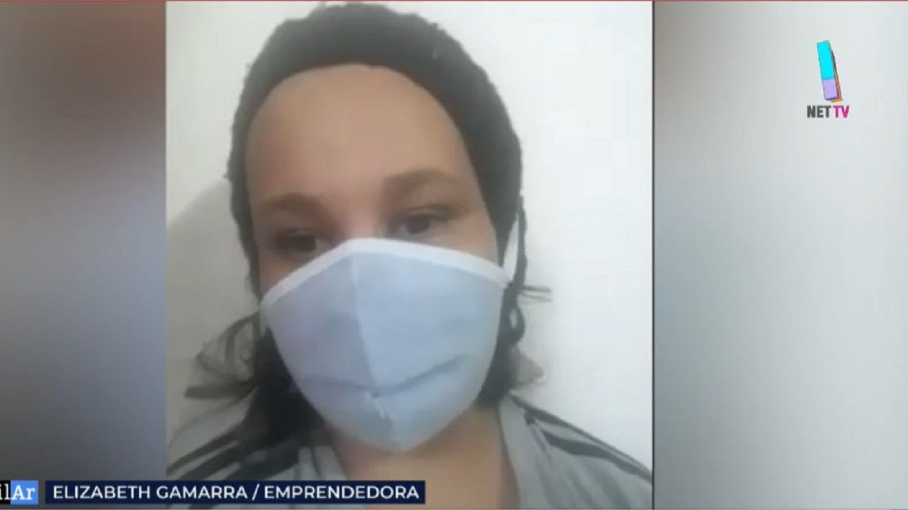 Limpiaba zapatillas para comer y ahora se lanzó al mundo de la manicuría